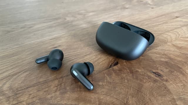 Xiaomi Buds 4 Pro flagman minigarnituralari Xitoyda sotuvga chiqdi