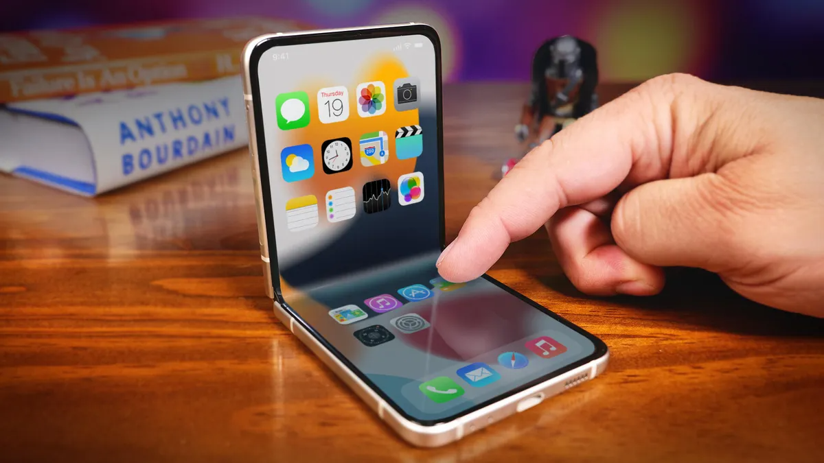 Apple allaqachon buklanadigan smartfon ustida ishlamoqda